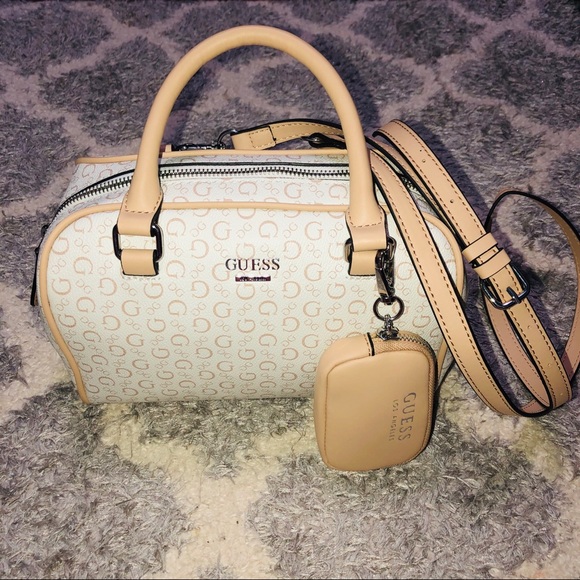 NWT GUESS PLUSH HANDBAG White Logo Quilted Crossbody Shoulder Bag GENUINE
